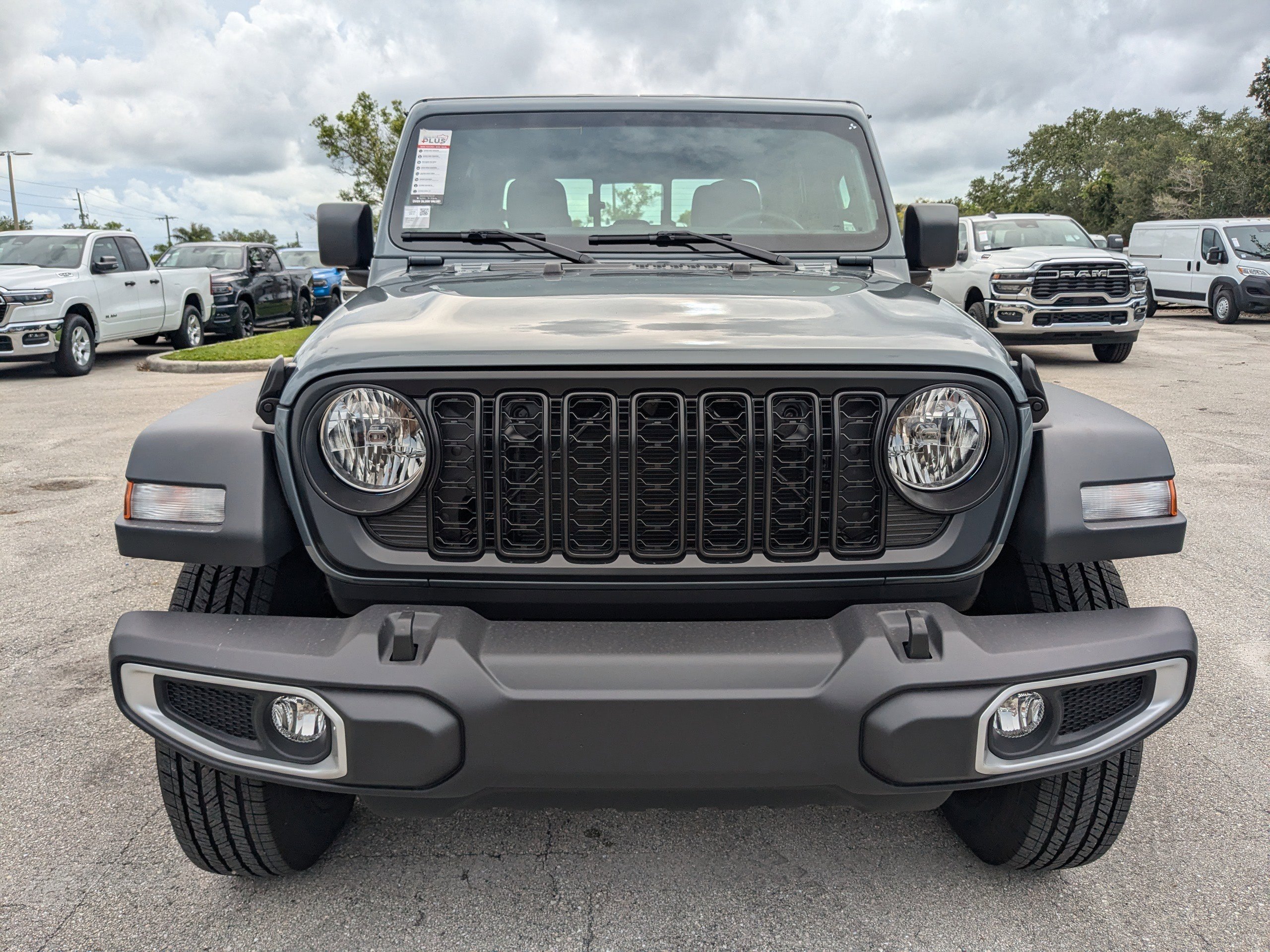 2025 Jeep Gladiator Sport photo 2