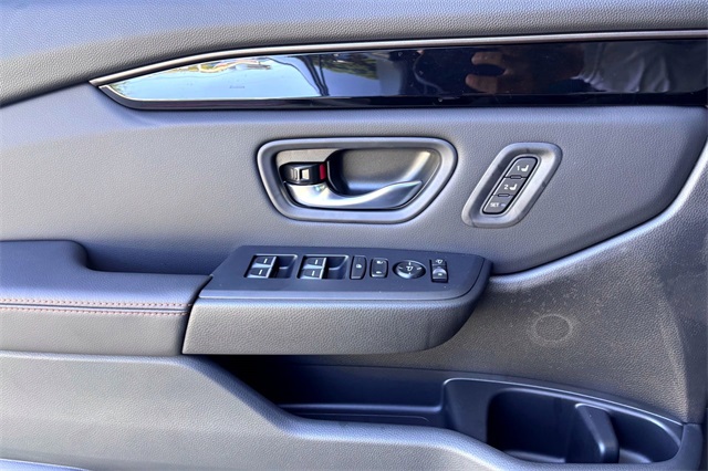2025 Honda Pilot TrailSport photo 18