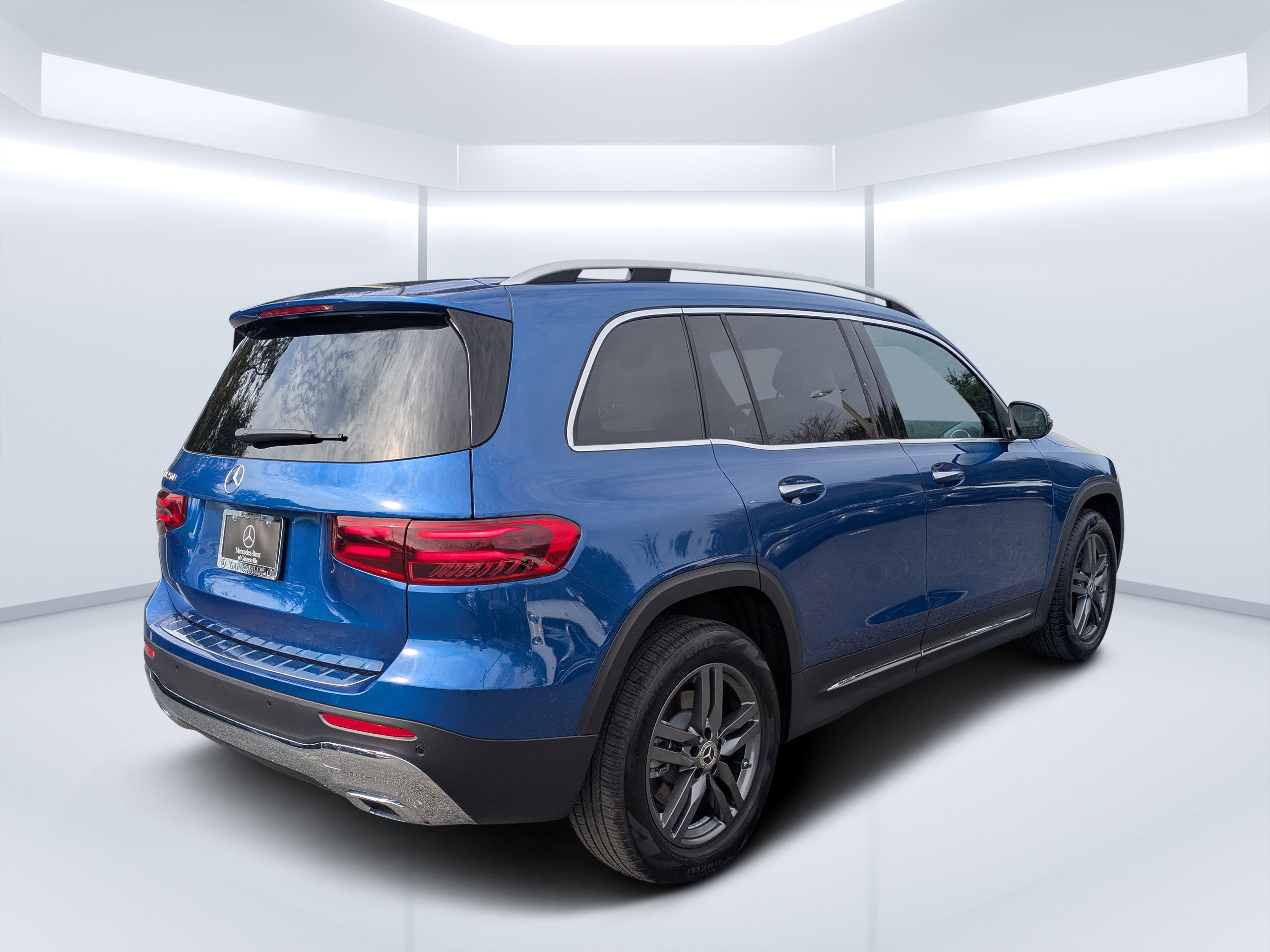 2025 Mercedes Benz GLB 250 photo 3