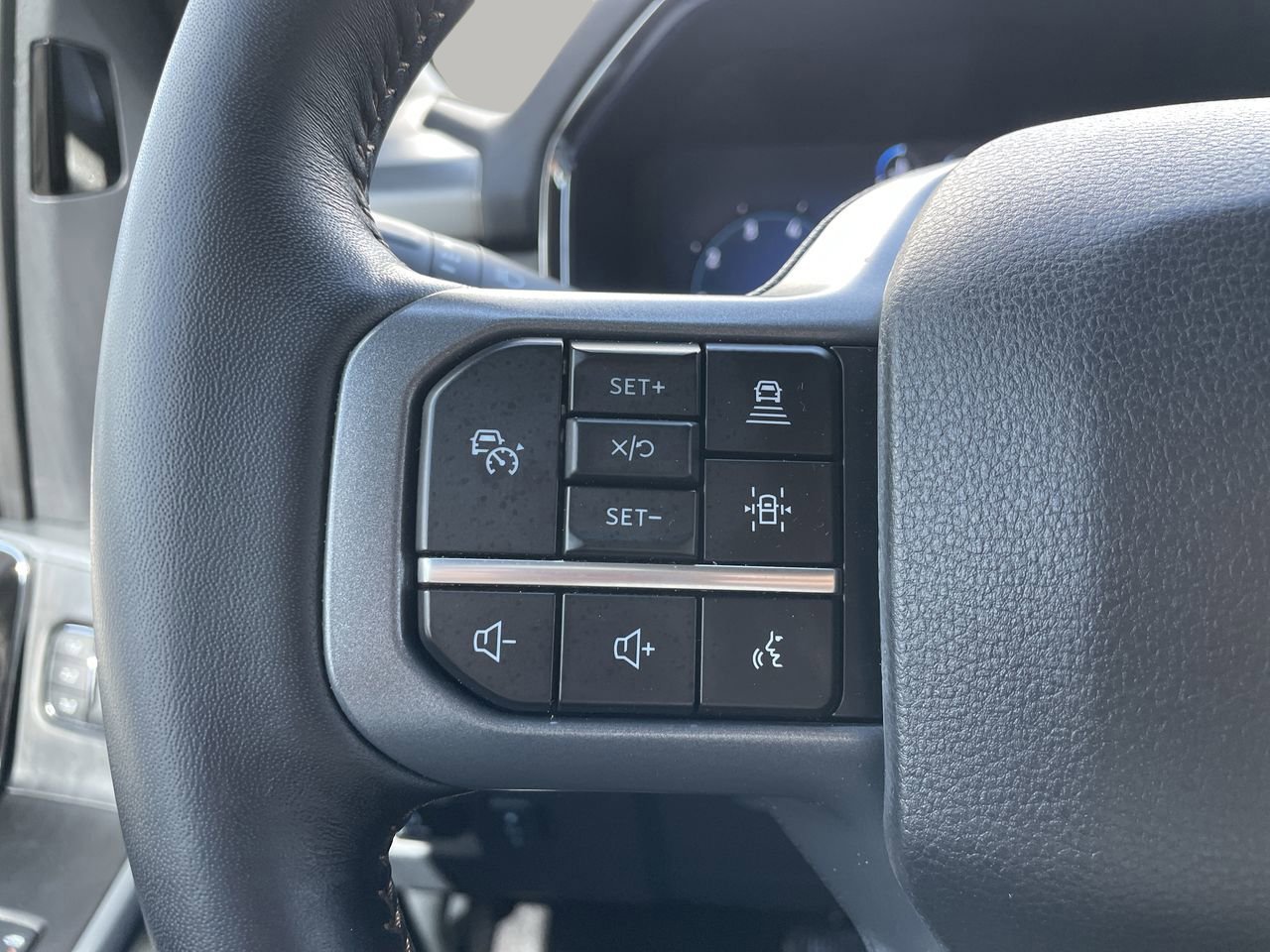 2024 Ford F-150 Lariat photo 28