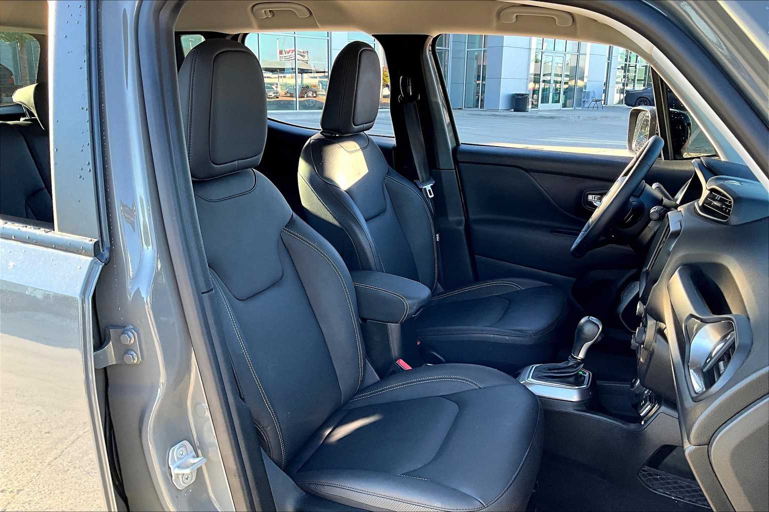2022 Jeep Renegade Limited photo 9