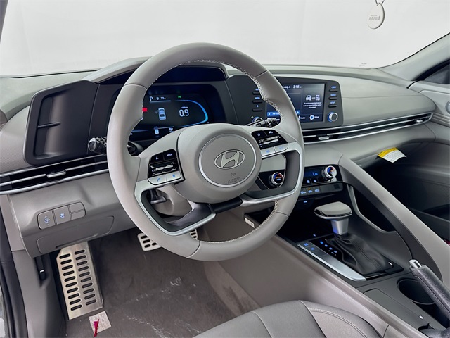 2025 Hyundai Elantra SEL Sport photo 10