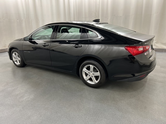 2022 Chevrolet Malibu photo 2