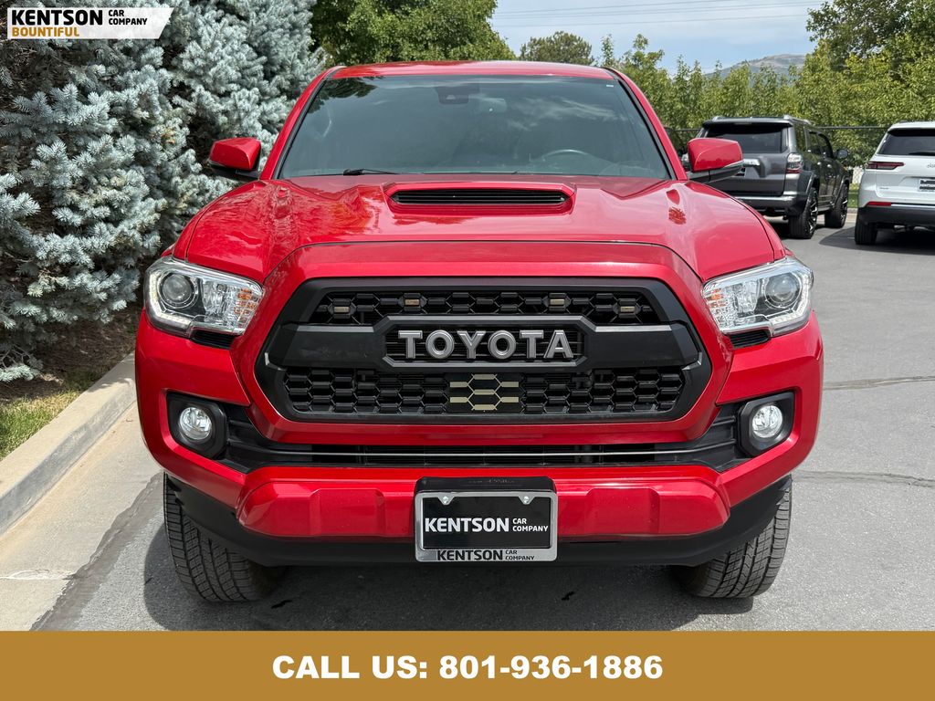 2021 Toyota Tacoma TRD Sport photo 2