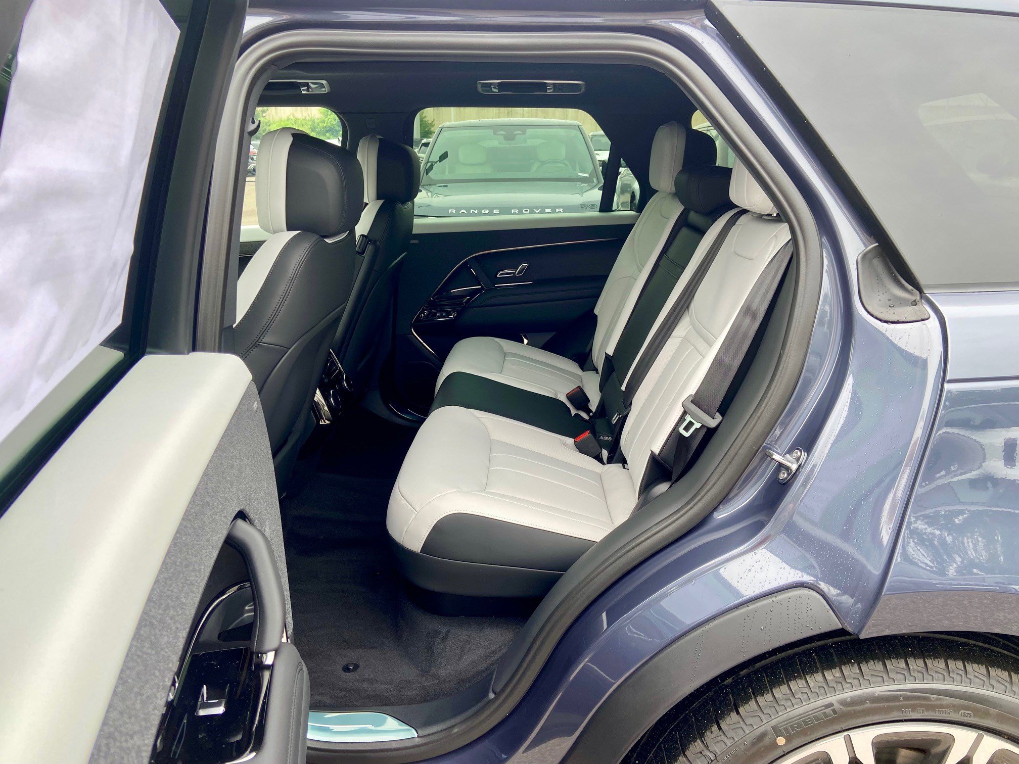 2025 Land Rover Range Rover Sport SE photo 5