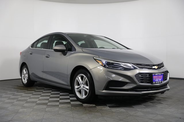 Used 2018 Chevrolet Cruze LT with VIN 1G1BE5SM9J7237188 for sale in Libertyville, IL