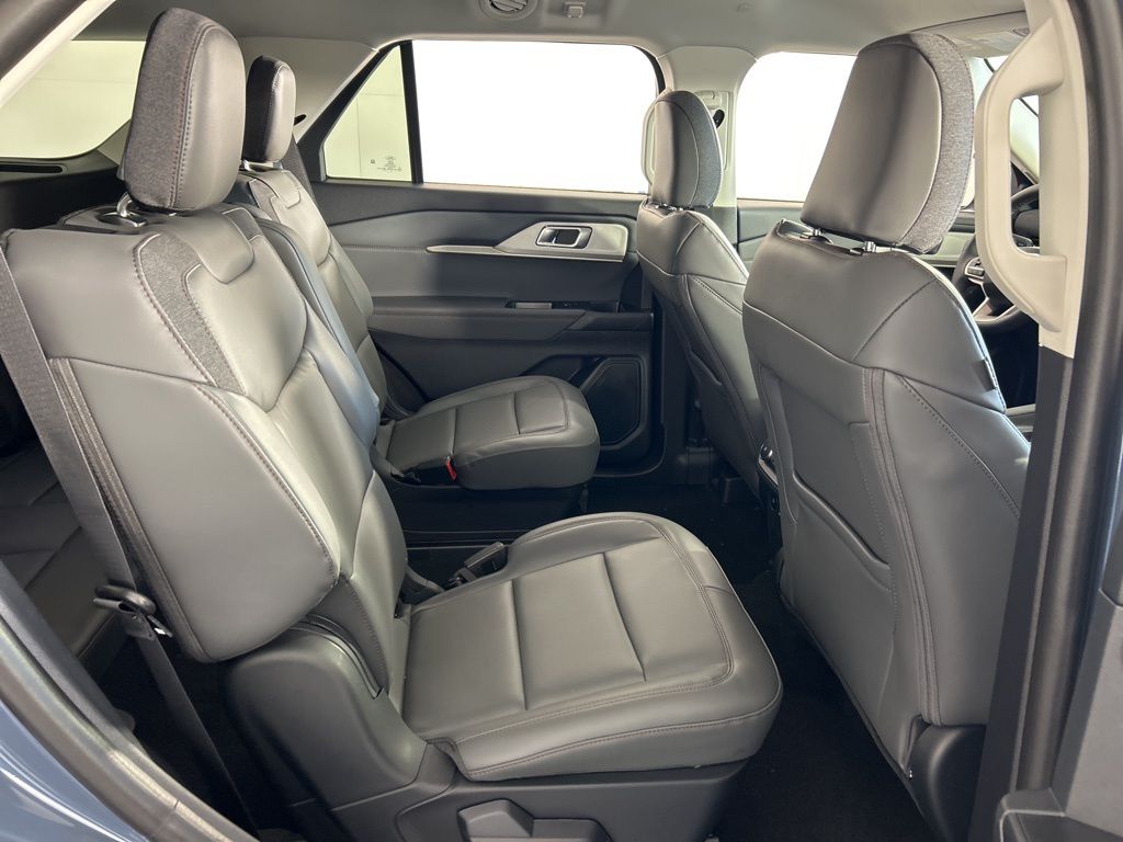 2025 Ford Explorer photo 24
