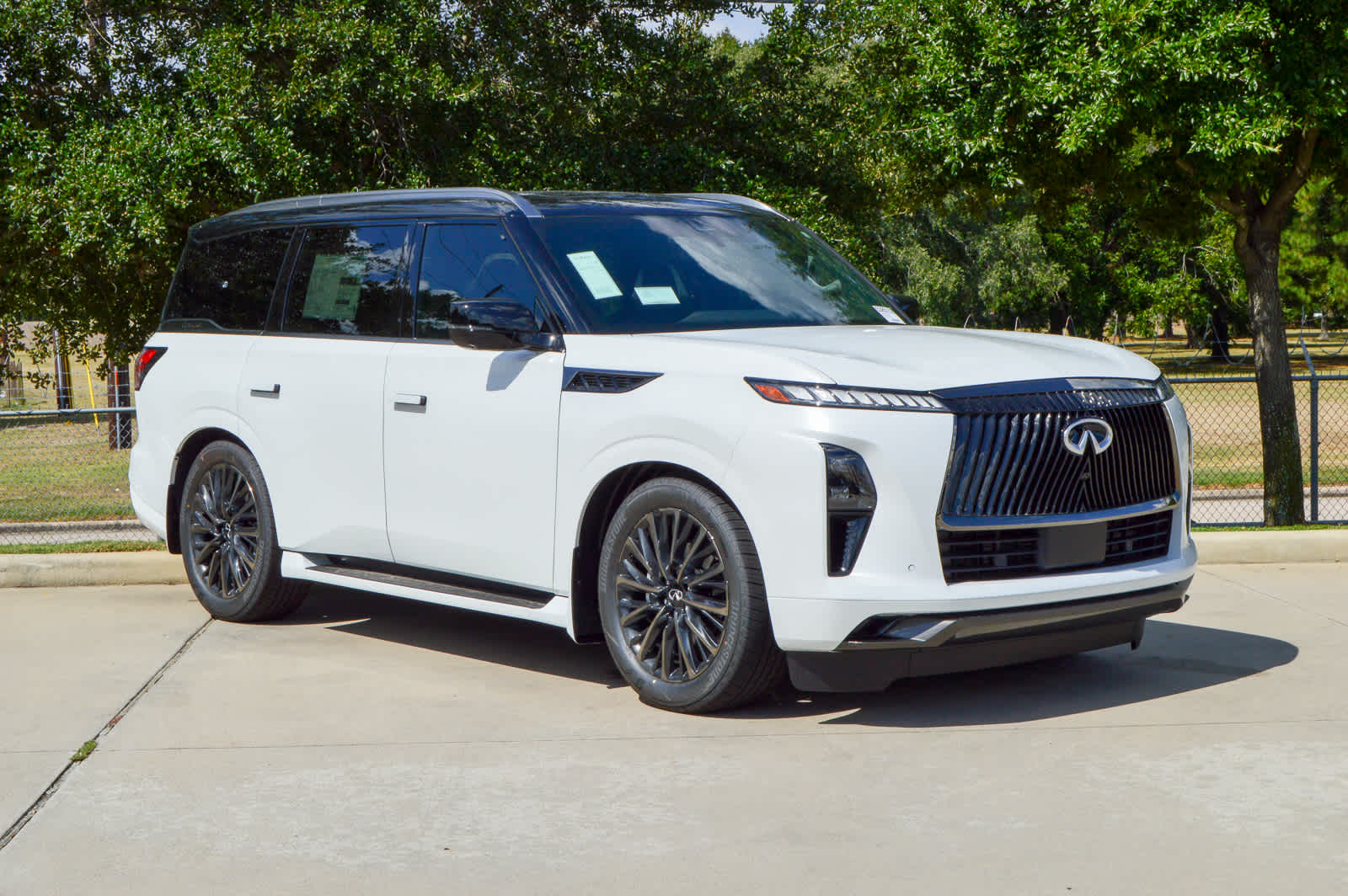 2026 Infiniti QX80 photo 2