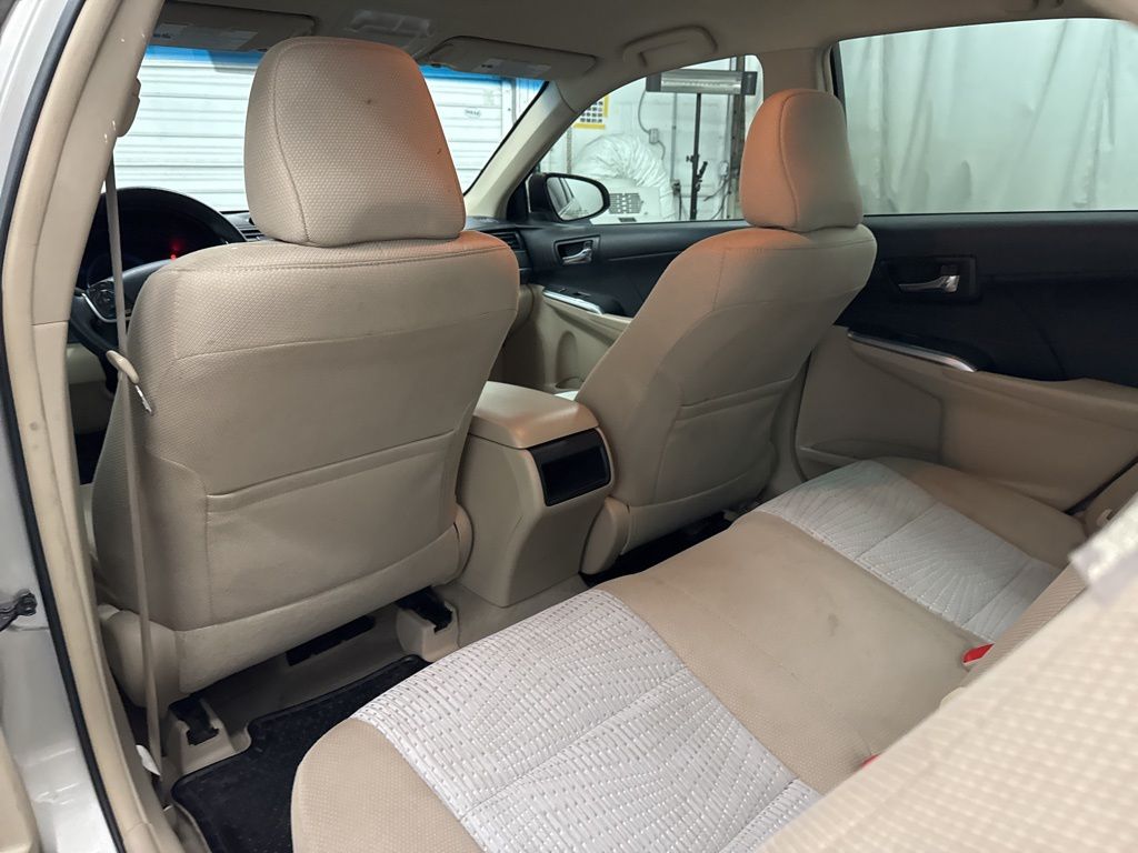 2014 Toyota Camry Hybrid LE photo 15