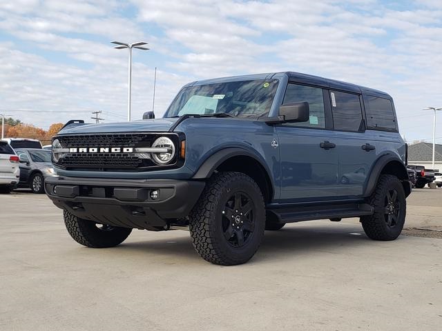 2025 Ford Bronco Outer Banks photo 3