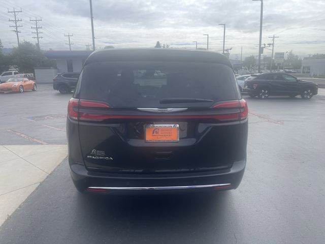 2022 Chrysler Pacifica Touring L photo 5