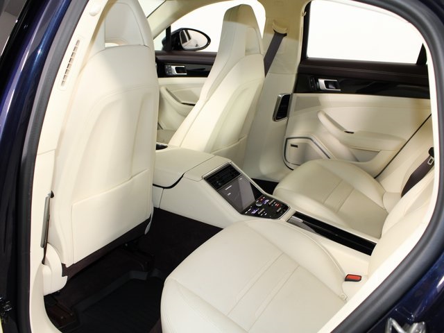 2022 Porsche Panamera 4 photo 21