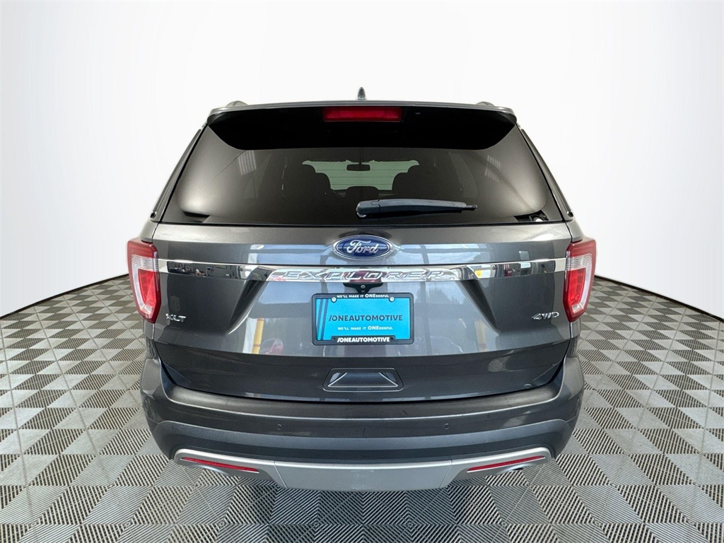 2017 Ford Explorer XLT photo 11