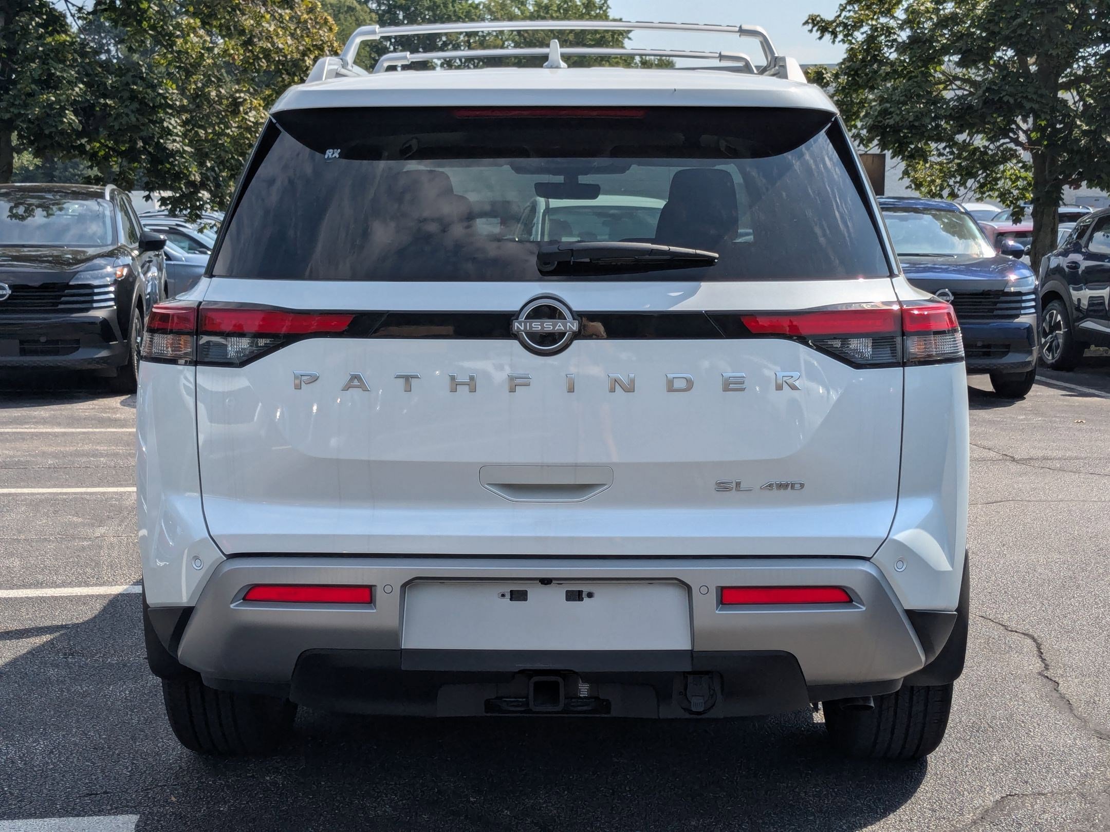 2025 Nissan Pathfinder SL photo 7