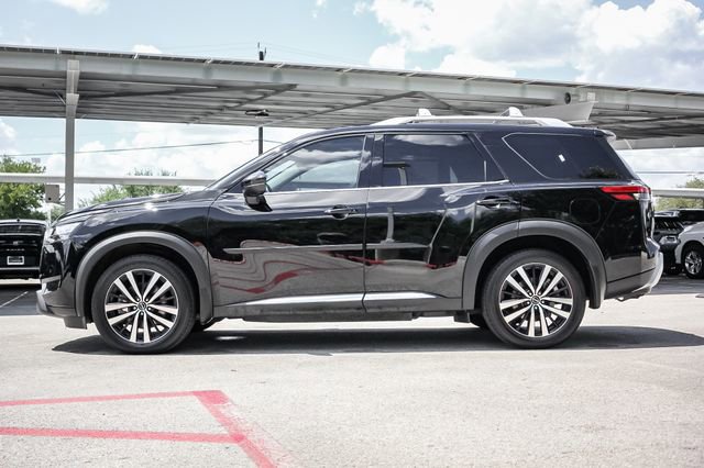 2023 Nissan Pathfinder Platinum photo 3
