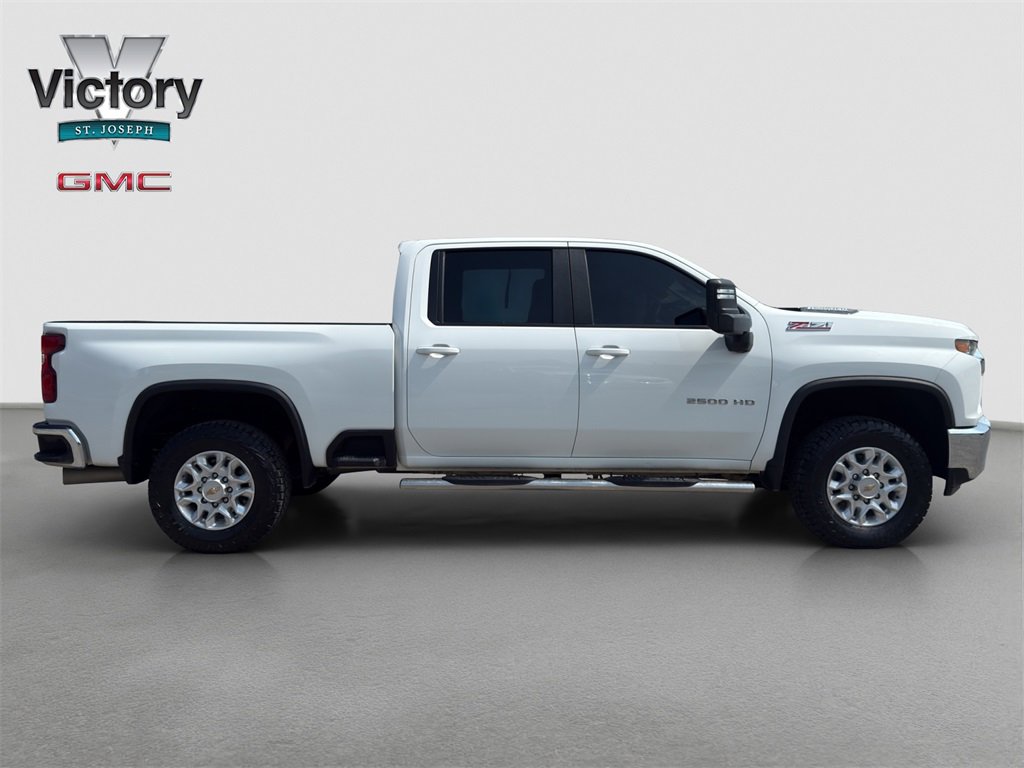 2021 Chevrolet Silverado LT photo 18