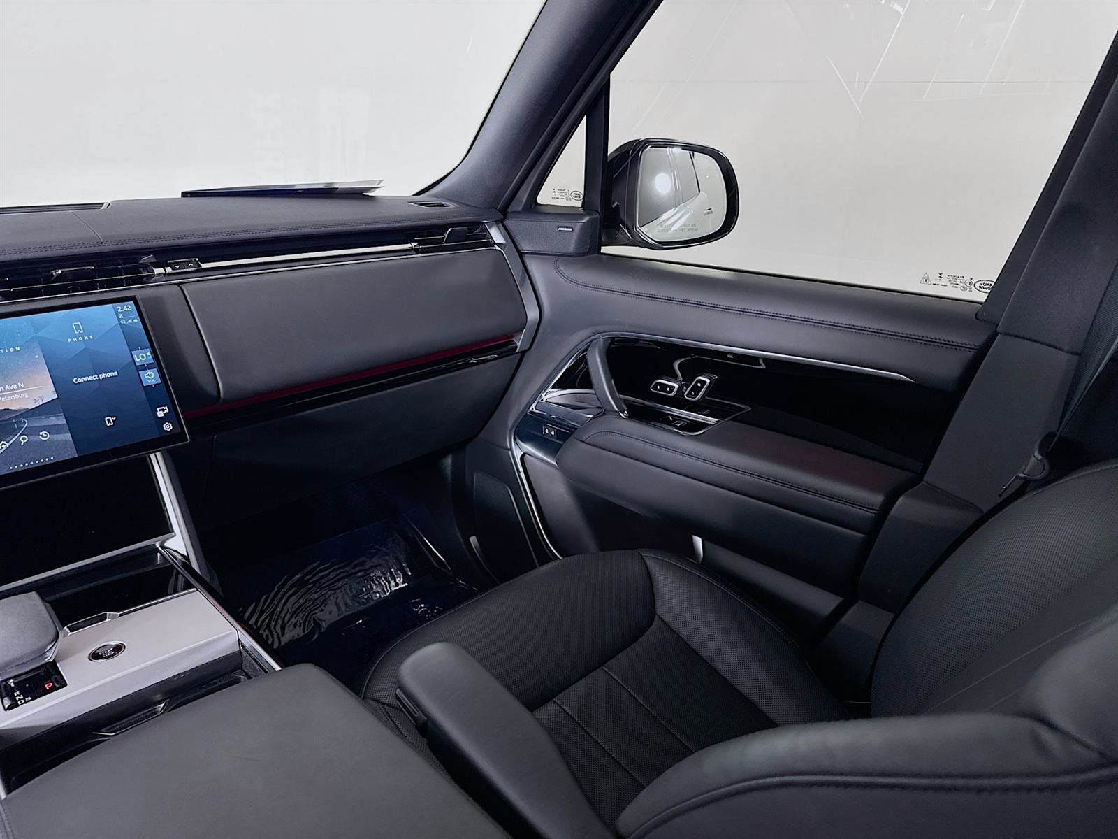 2024 Land Rover Range Rover SE photo 23