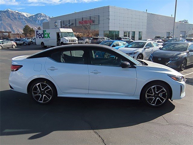 2025 Nissan Sentra SR photo 2