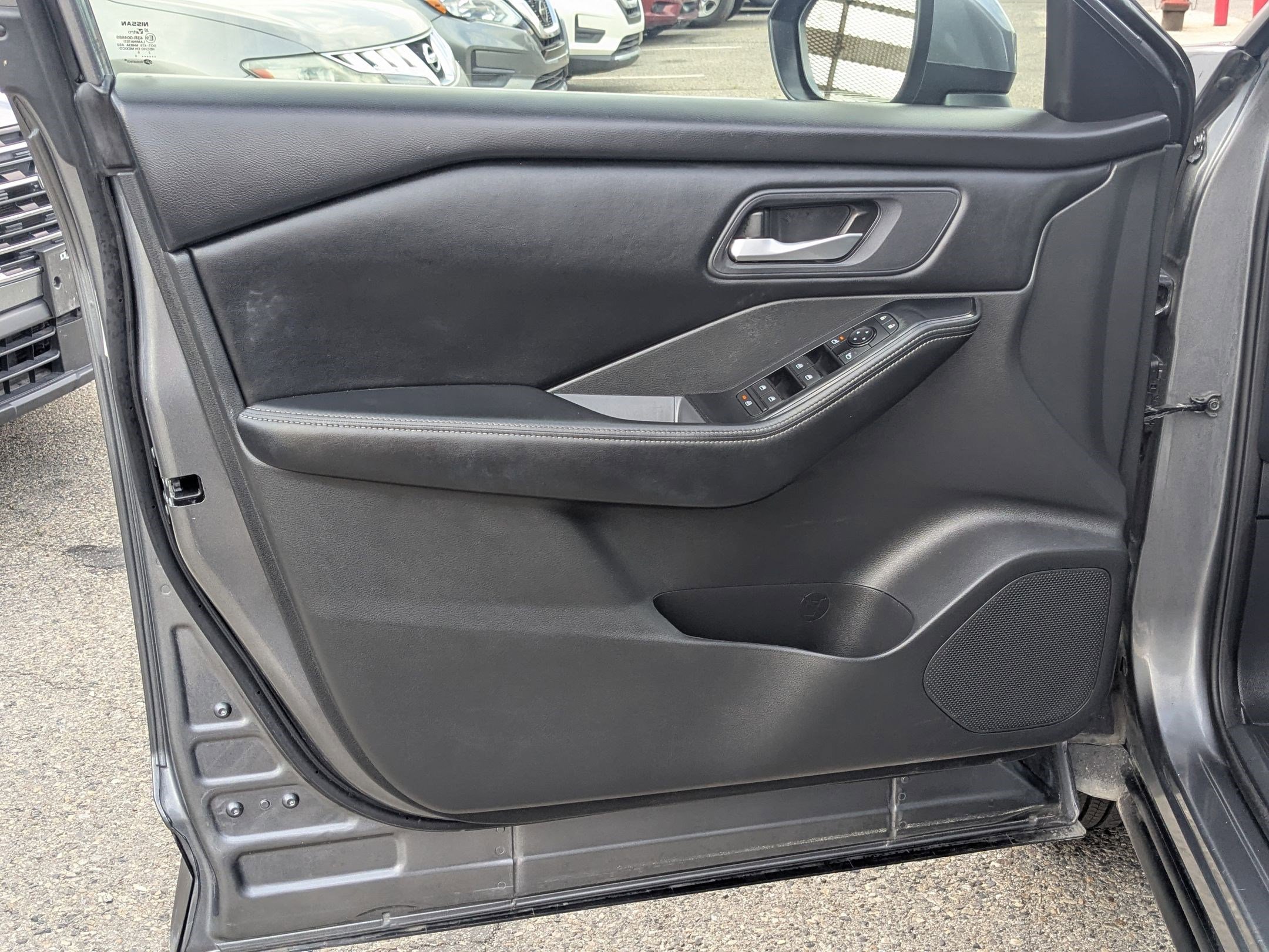2024 Nissan Rogue SV photo 7