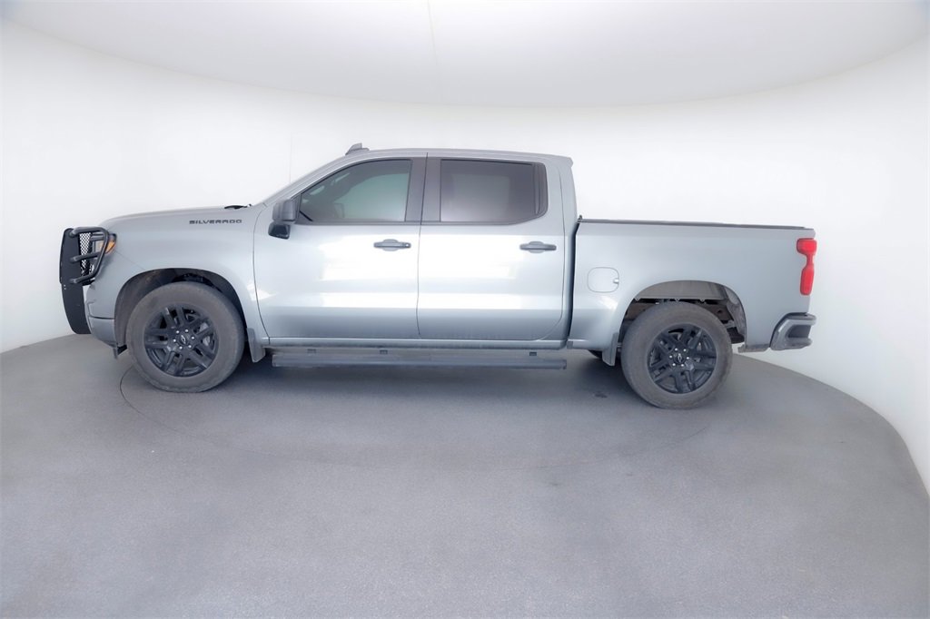 2023 Chevrolet Silverado Custom photo 2