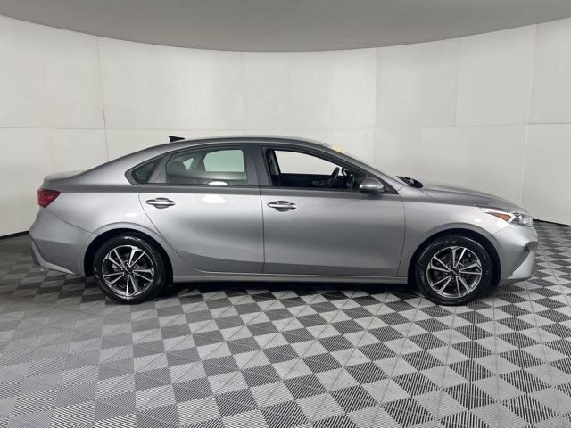 2023 Kia Forte LXS photo 3