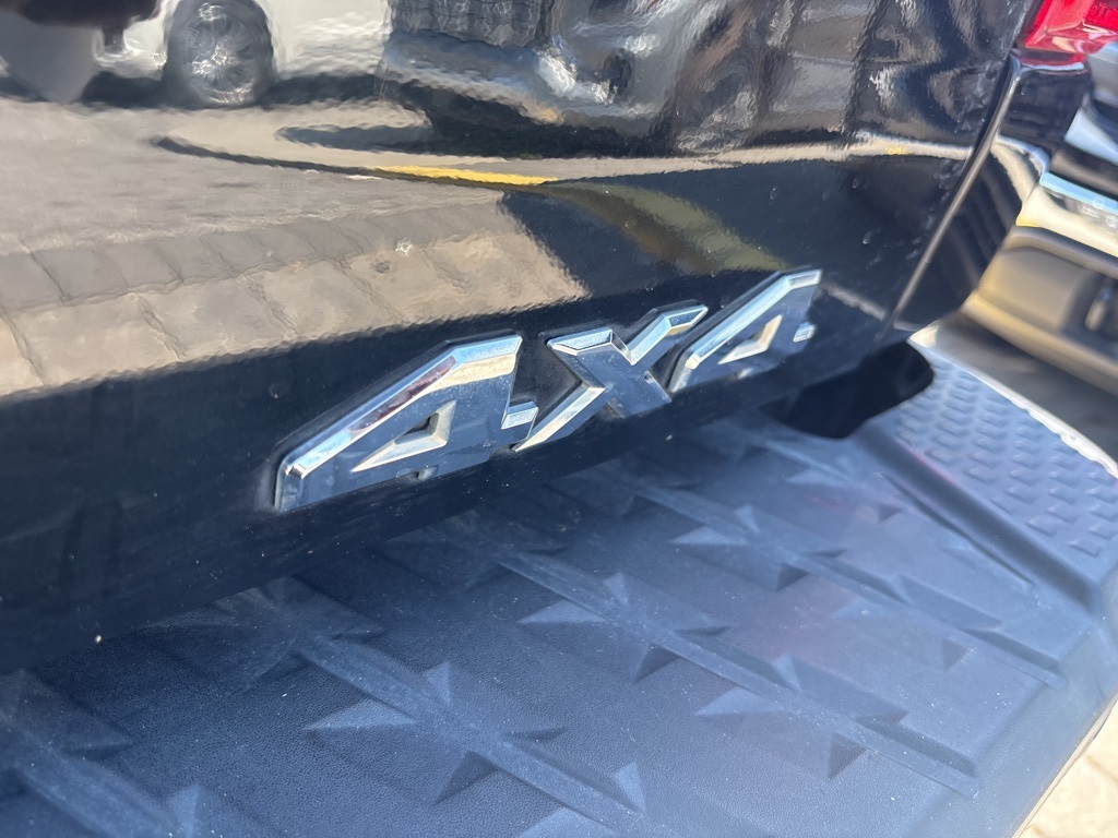 2016 Nissan Titan Crew Cab Platinum Reserve photo 5