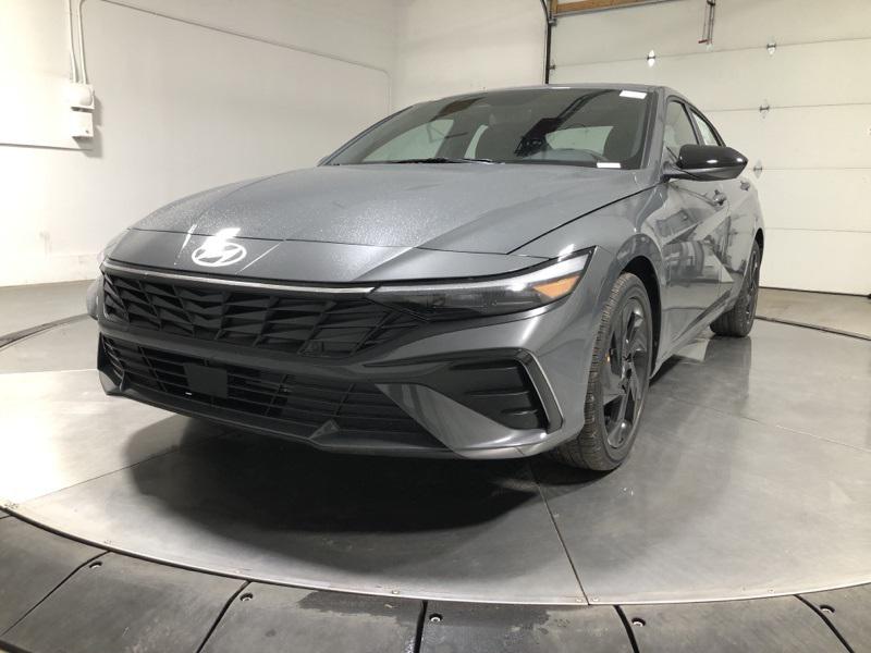 2026 Hyundai Elantra SEL Sport photo 3