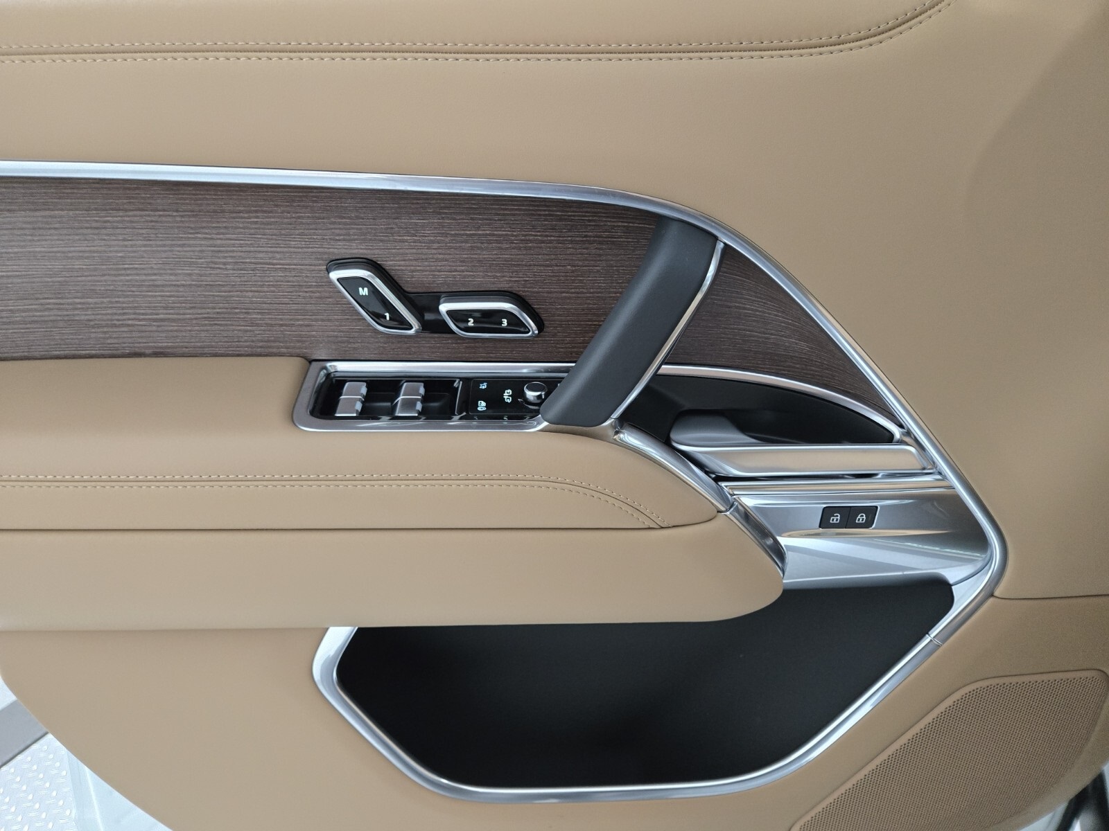 2025 Land Rover Range Rover SE photo 22