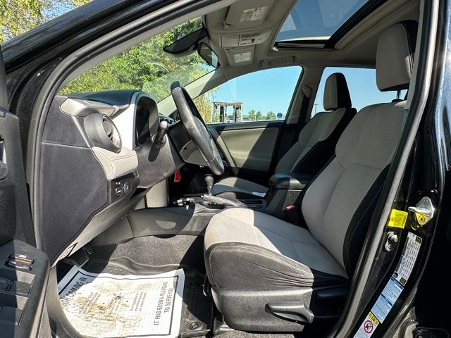 2017 Toyota RAV4 XLE photo 22
