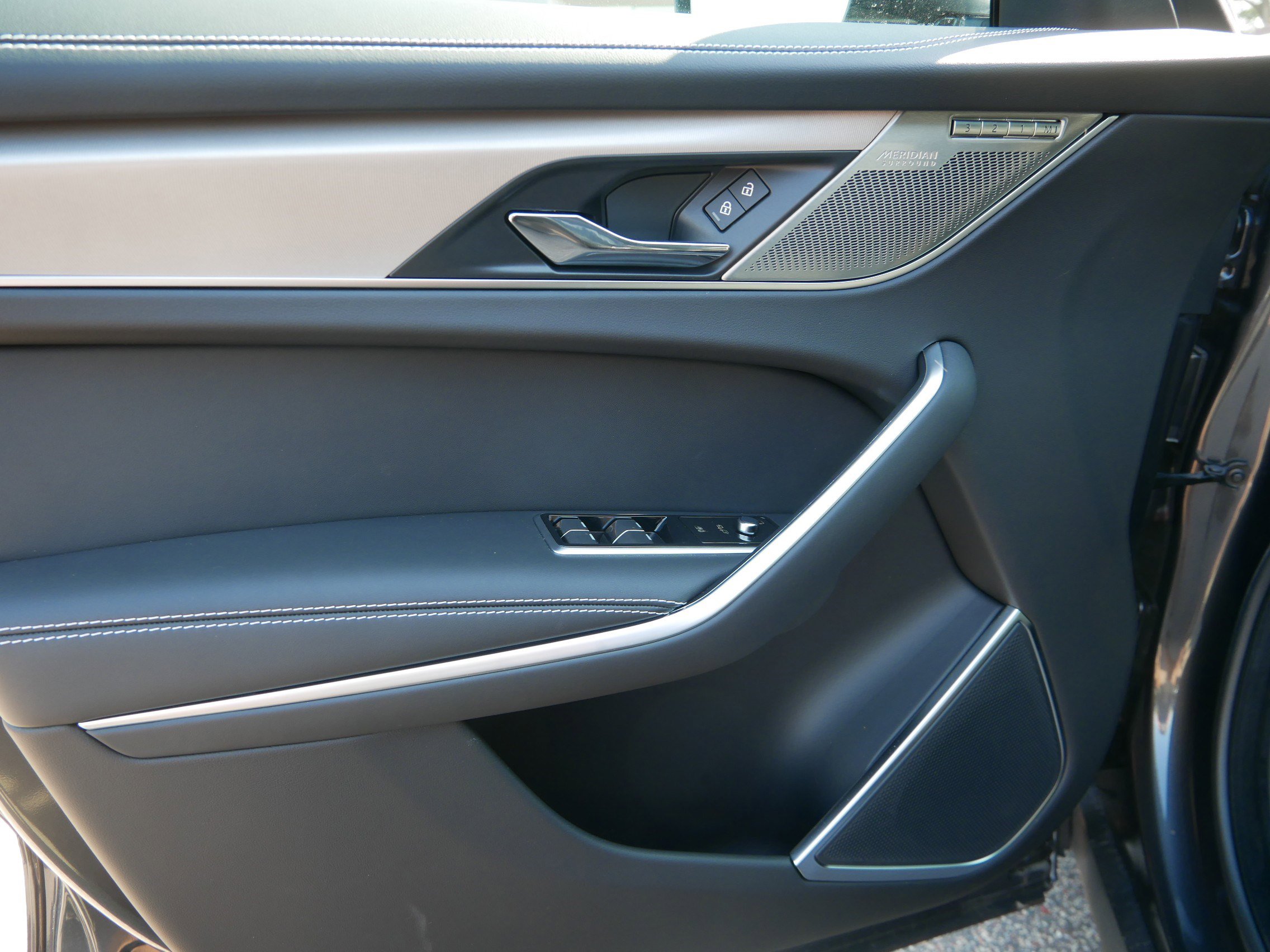 2026 Jaguar F-PACE P250 R-Dynamic S photo 3