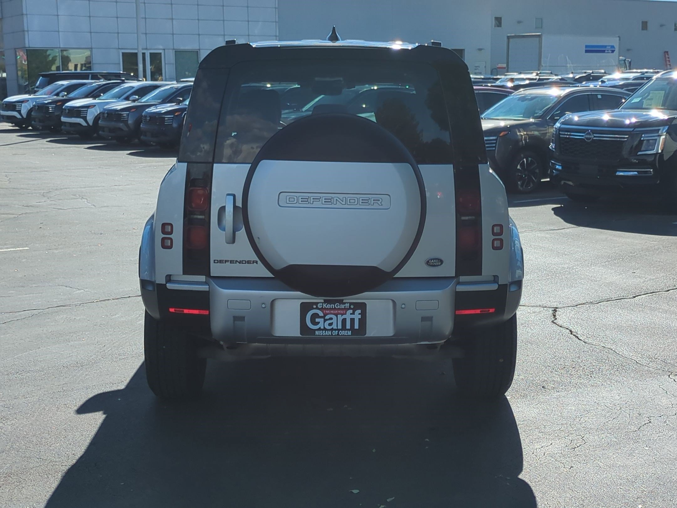 2023 Land Rover Defender 110 S photo 3