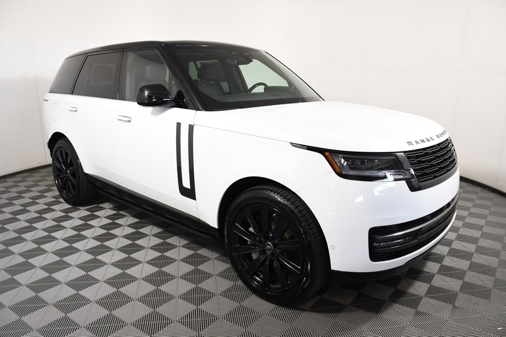 2025 Land Rover Range Rover SE photo 3