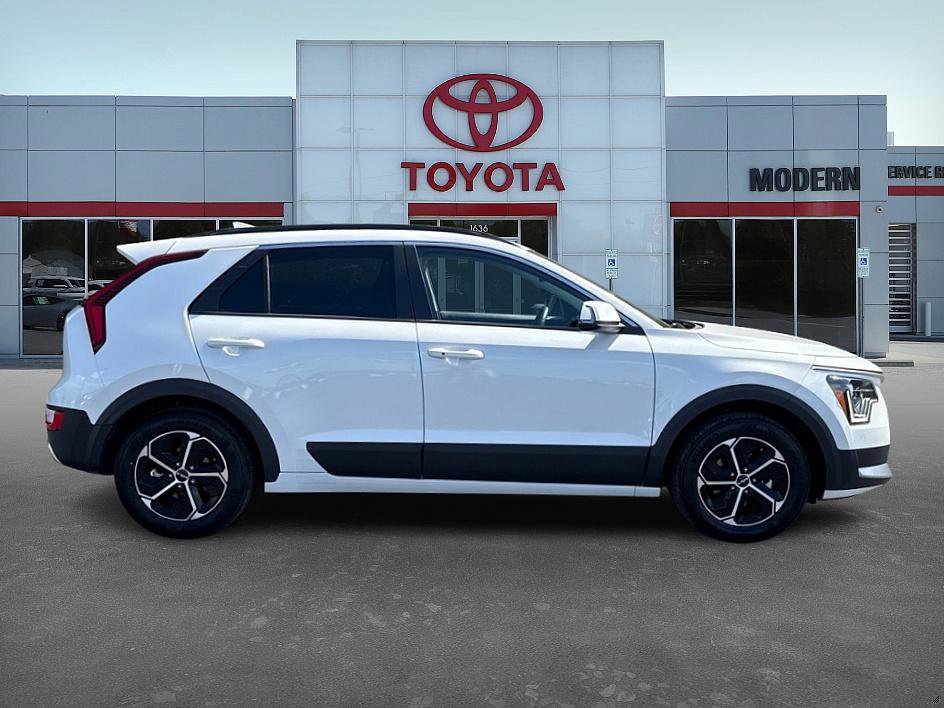 2023 Kia Niro EX photo 2