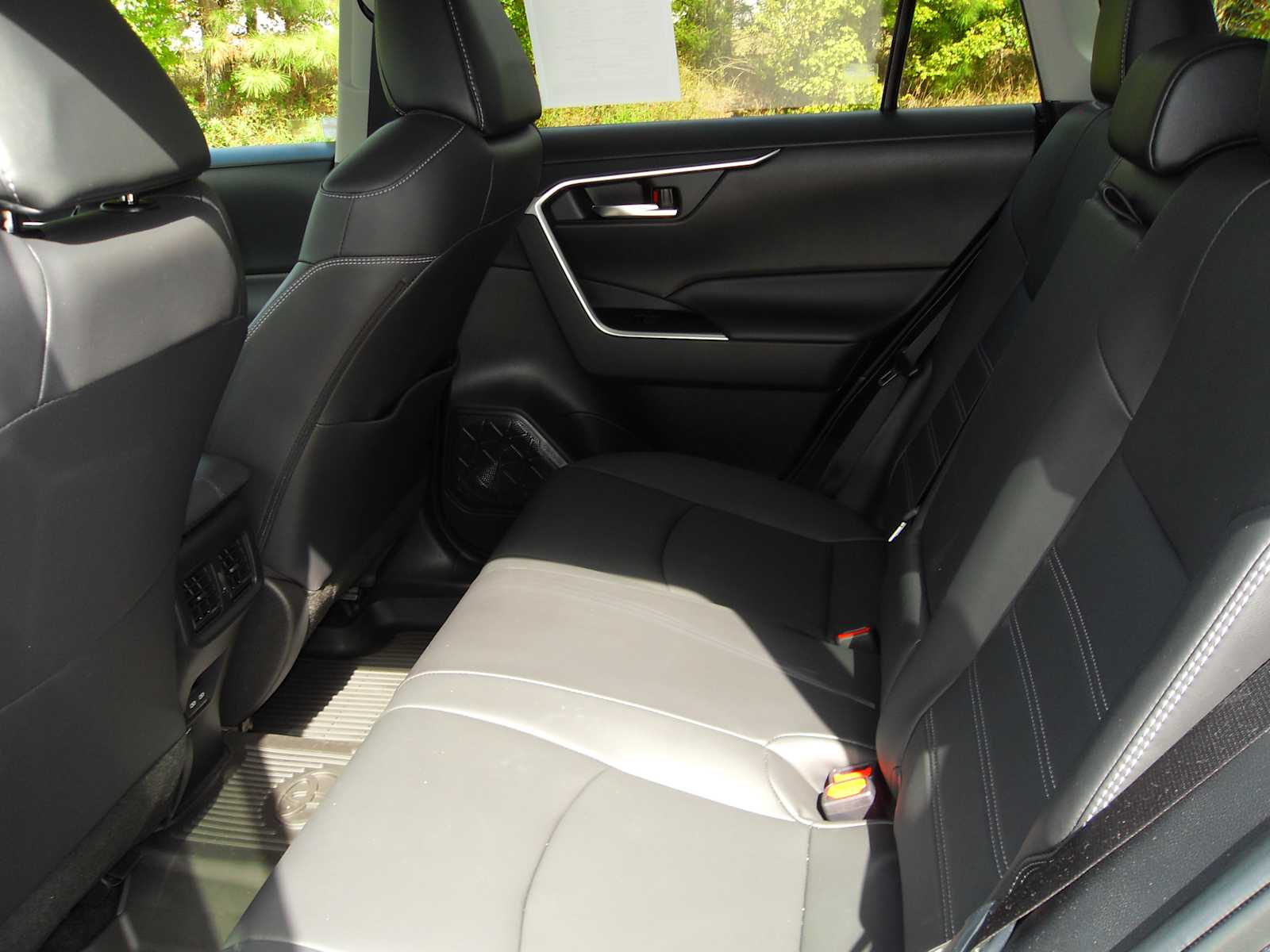 2024 Toyota RAV4 XLE Premium photo 21