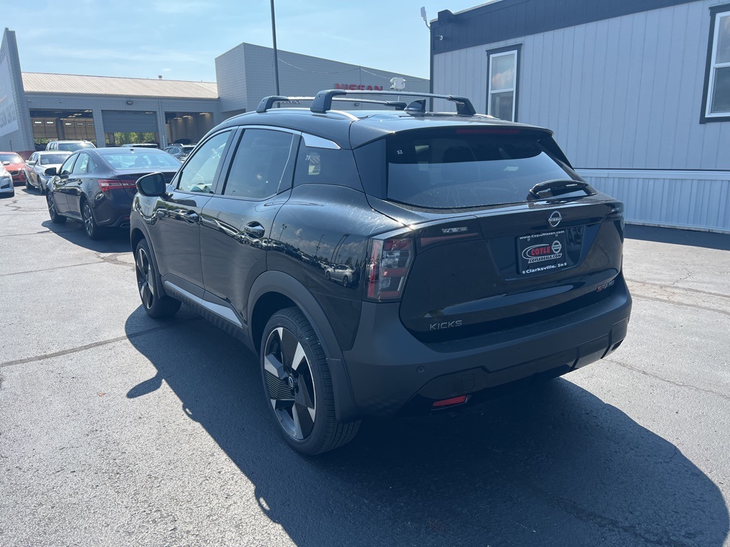 2026 Nissan Kicks SR photo 4