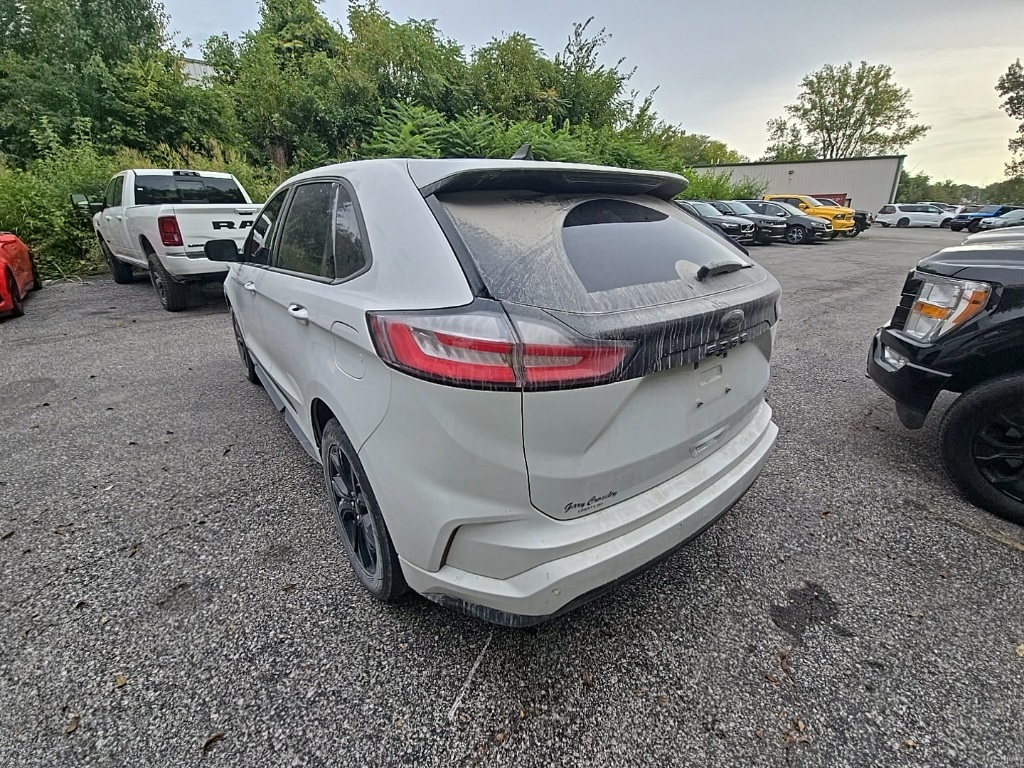 2022 Ford Edge SE photo 3
