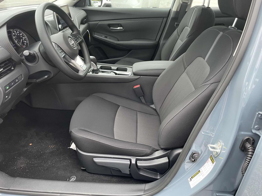 2025 Nissan Sentra SV photo 13