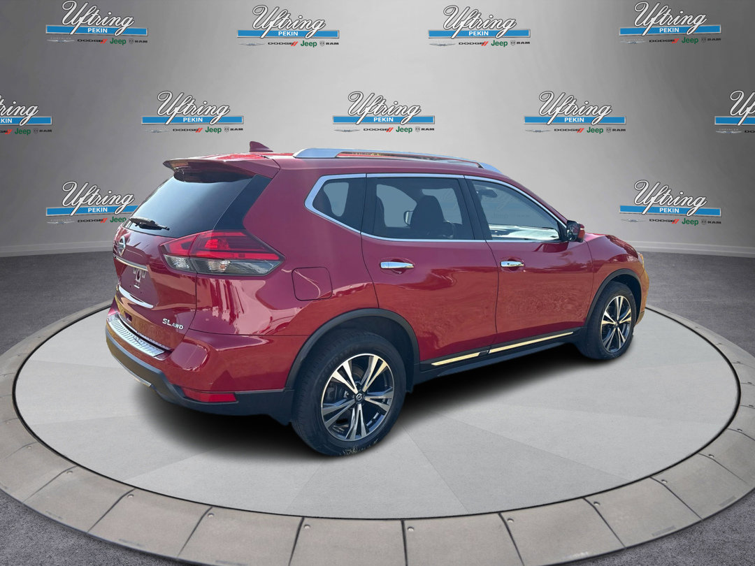 2017 Nissan Rogue SL photo 2