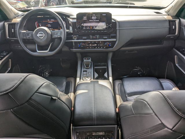 2023 Nissan Pathfinder Platinum photo 13
