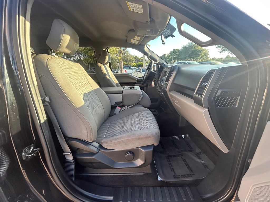 2017 Ford F-150 XLT photo 21