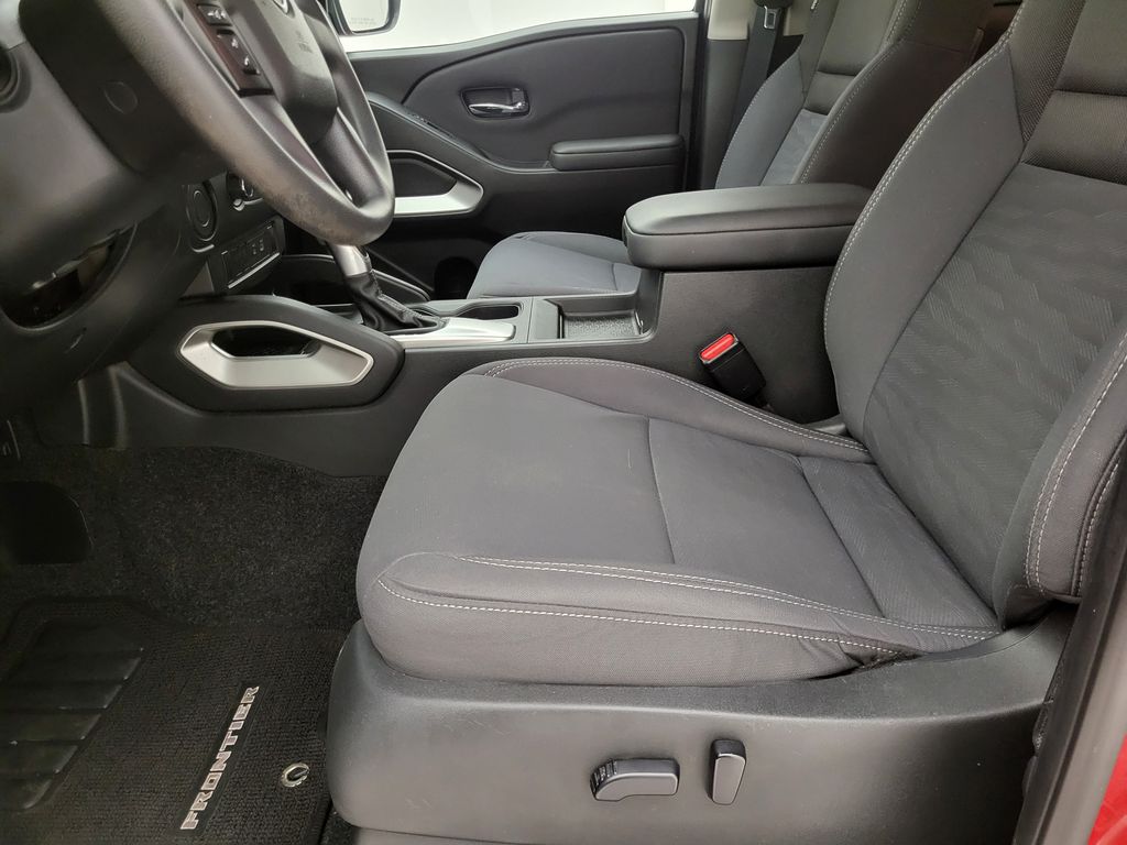 2022 Nissan Frontier SV photo 2
