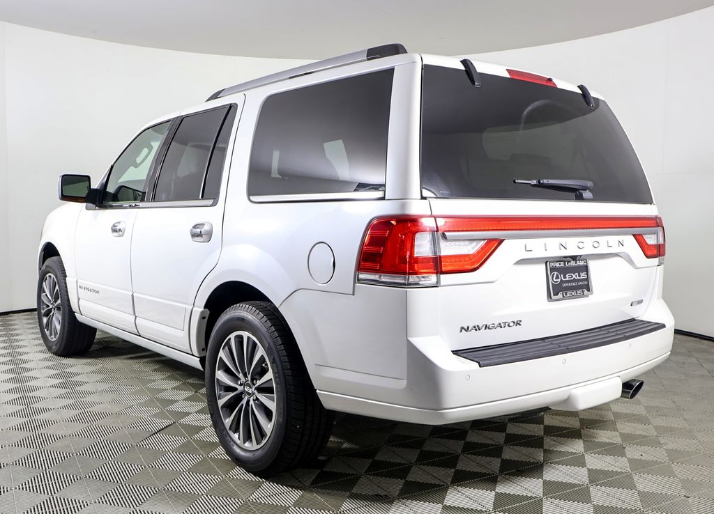 2016 Lincoln Navigator Select photo 4