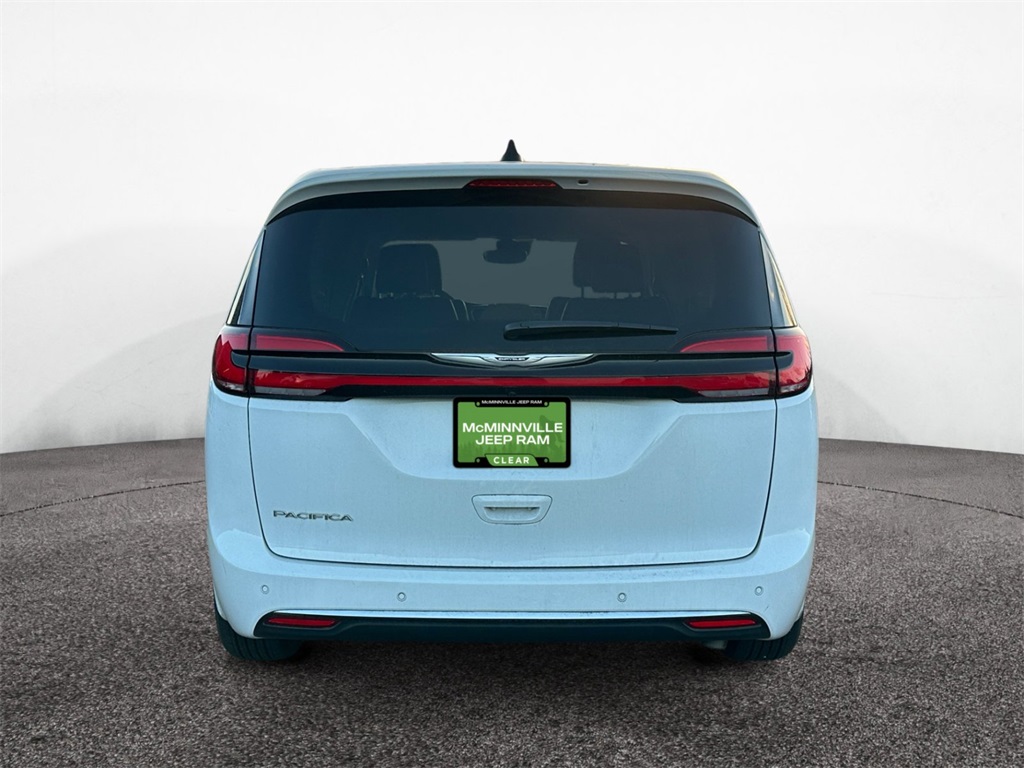 2023 Chrysler Pacifica Touring L photo 4