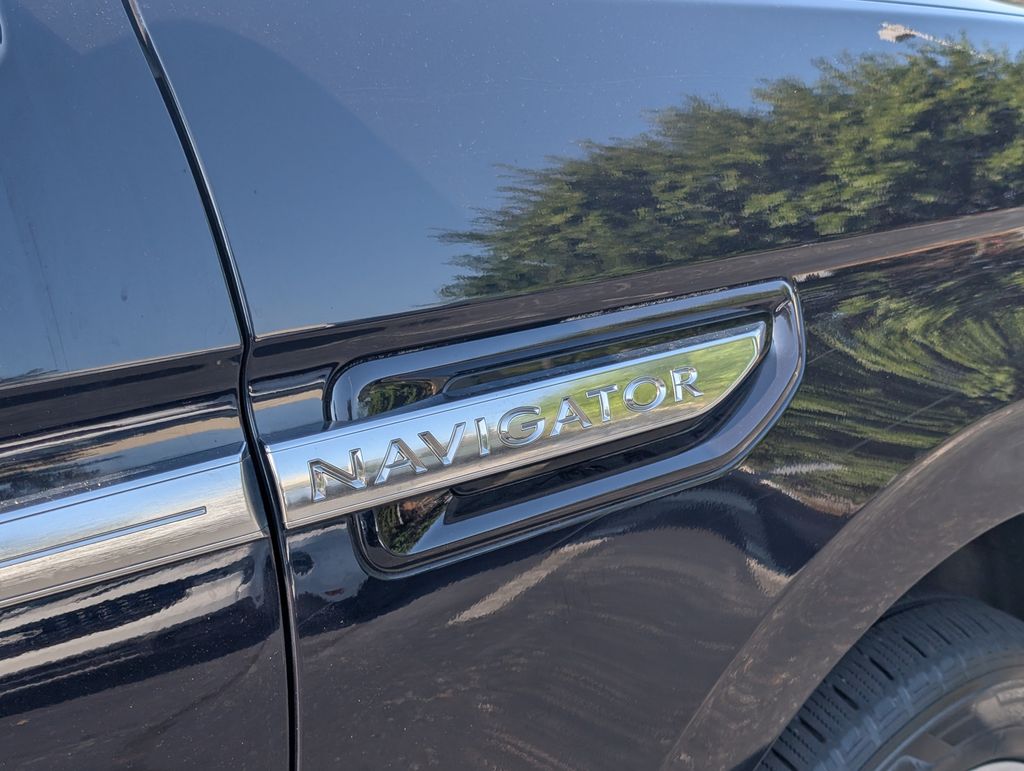 2021 Lincoln Navigator L Reserve photo 22