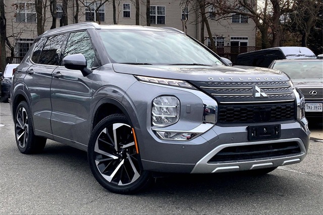 2023 Mitsubishi Outlander SEL's photo