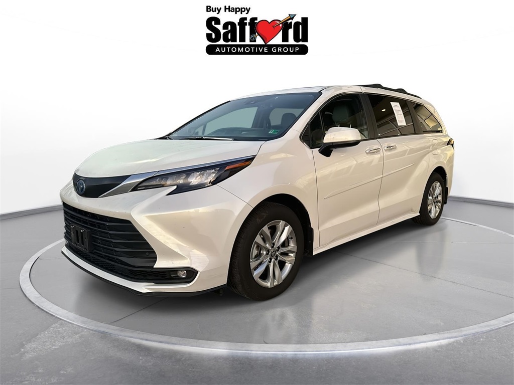2025 Toyota Sienna XLE's photo