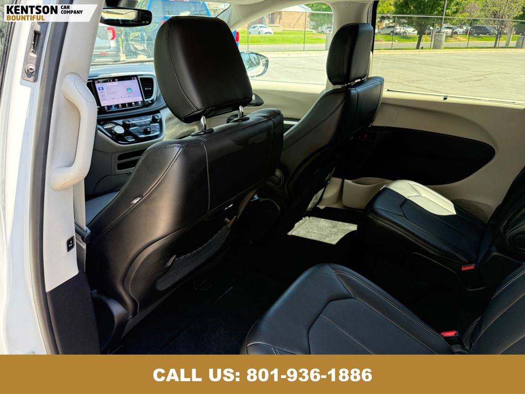 2024 Chrysler Pacifica Touring L photo 30