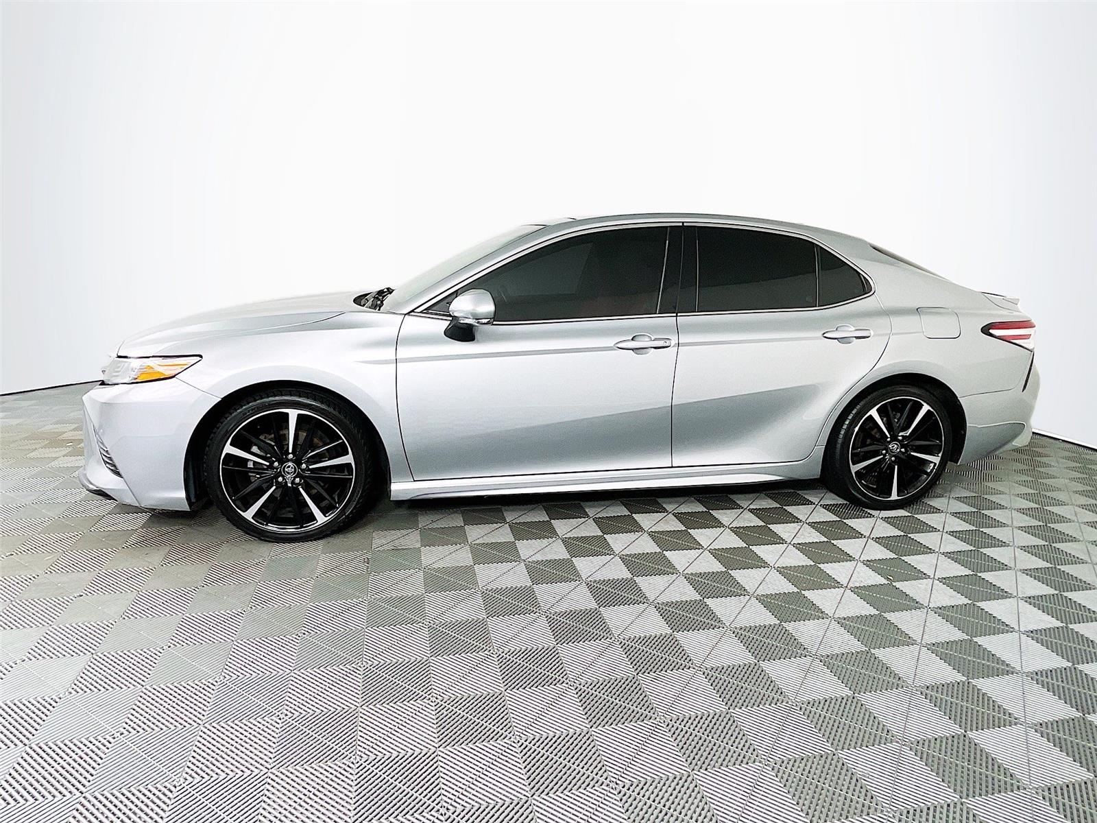 2020 Toyota Camry XSE photo 4