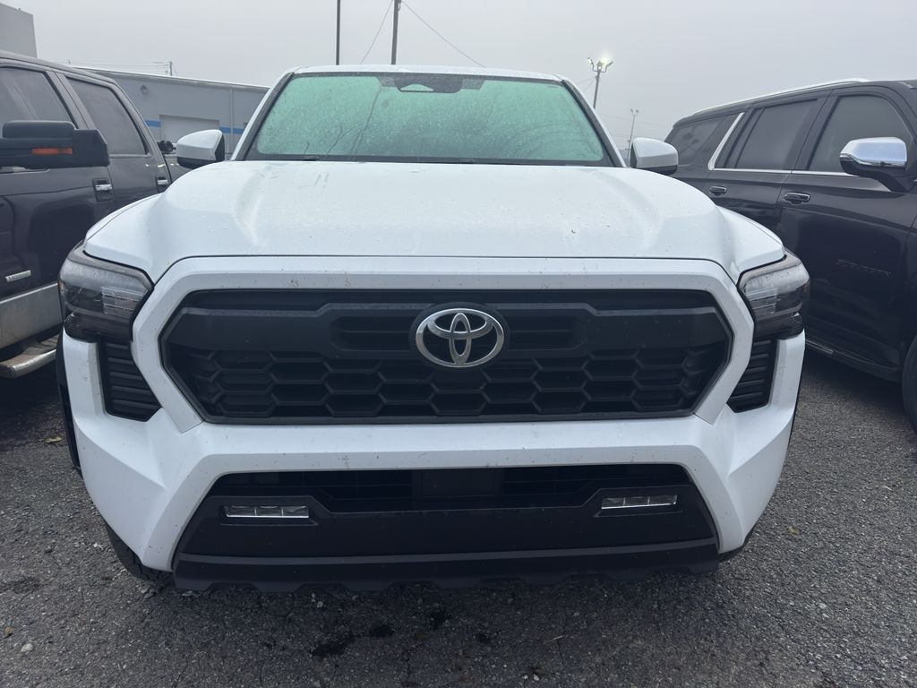 2024 Toyota Tacoma TRD photo 2