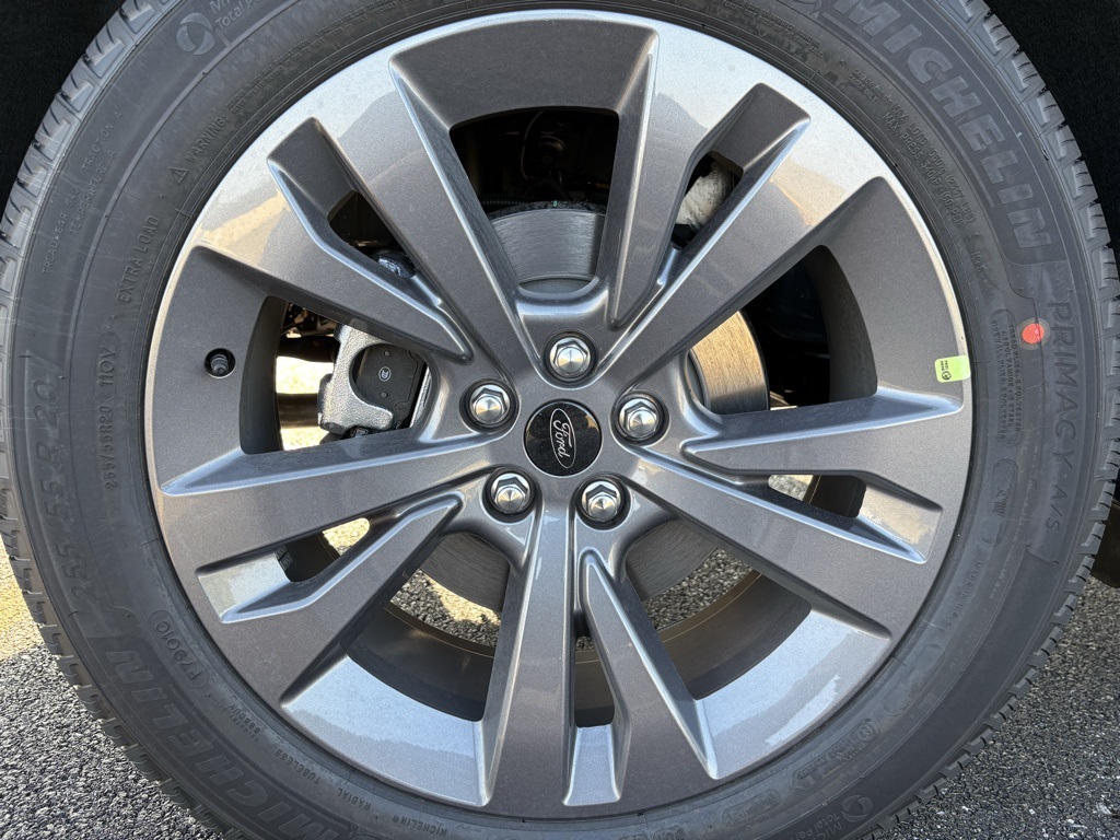 2025 Ford Explorer photo 35